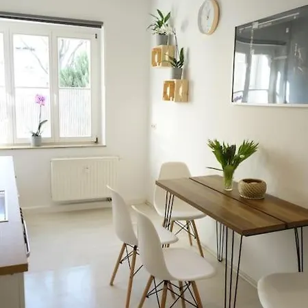 Cosy Apt. W/ Spacious Kitchen&netflix In Neustadt Apartment