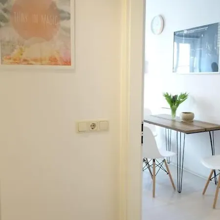アパート Cosy Apt. W/ Spacious Kitchen&netflix In Neustadt ドレスデン