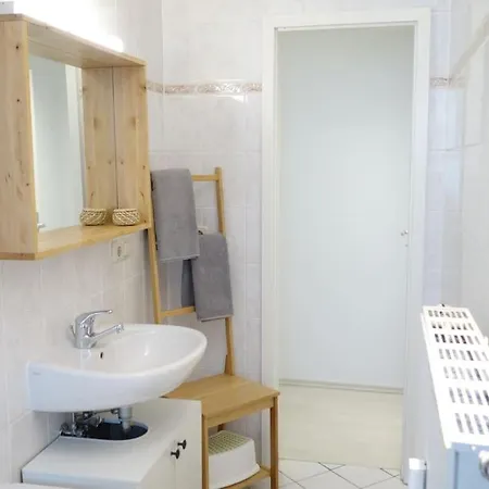 Cosy Apt. W/ Spacious Kitchen&netflix In Neustadt Apartmán *